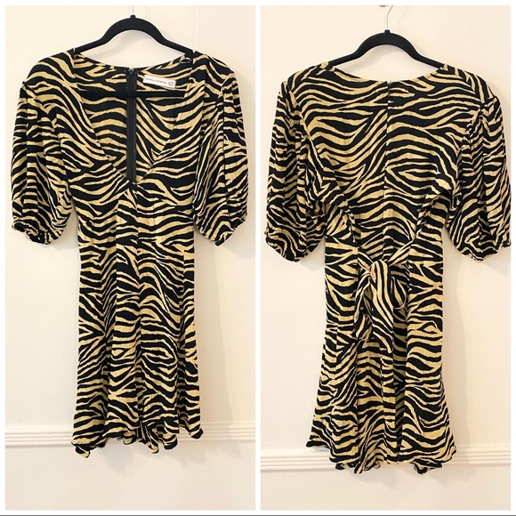 Faithfull the Brand Ilia Mini Dress Size Large - Picture 2 of 6